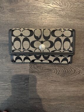 Coach Signature Canvas Trifold Wallet in Khaki and Black